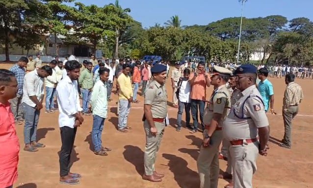 ಹುಬ್ಬಳ್ಳಿಯ ಹಳೆ ಸಿಎಆರ್ ಮೈದಾನದಲ್ಲಿ ಮಾದಕ ವಸ್ತು ಪೆಡ್ಲರ್ಸ್ ಪರೇಡ್