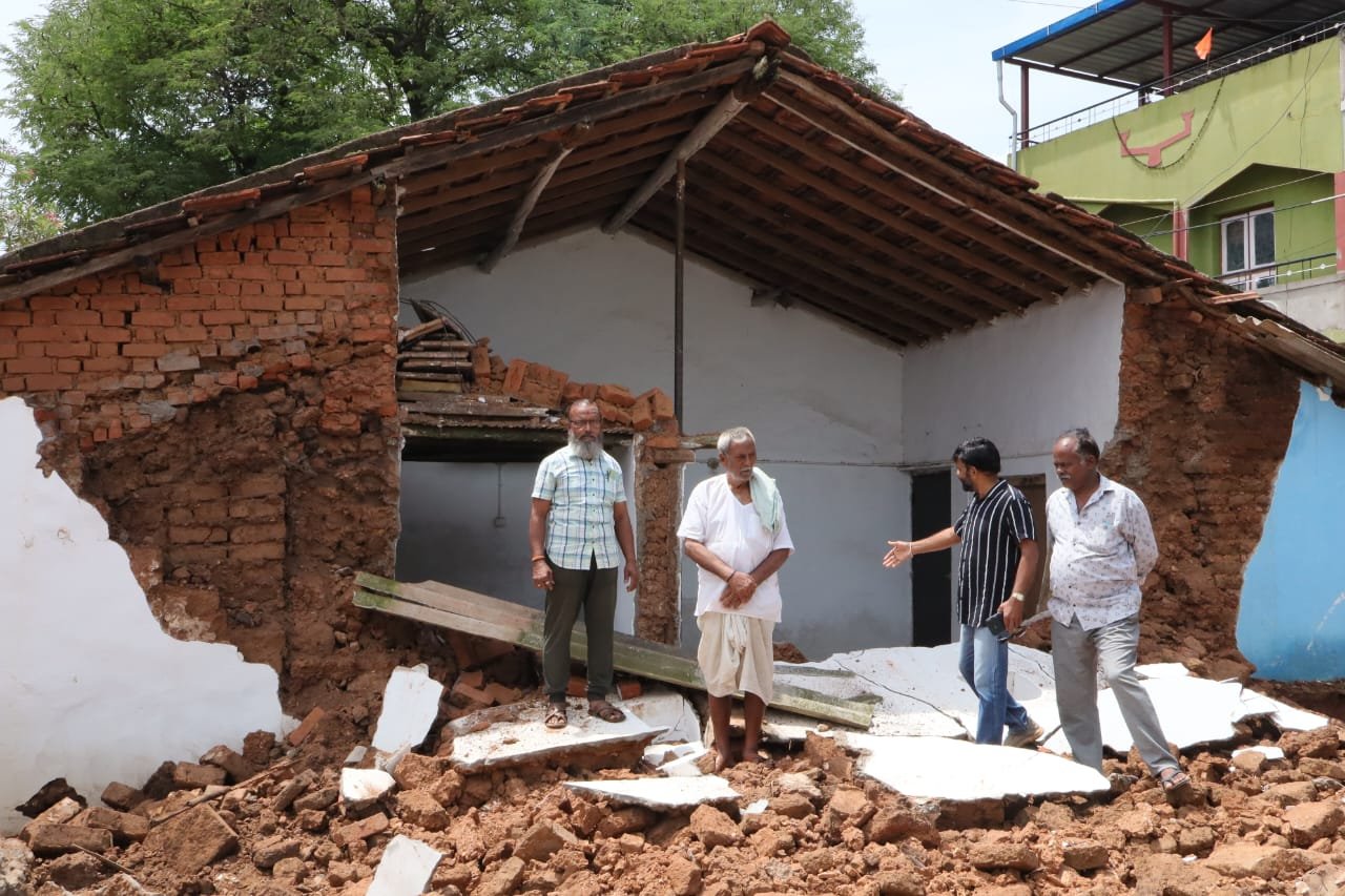 Rain in Saidapura New Oni today, house collapses.