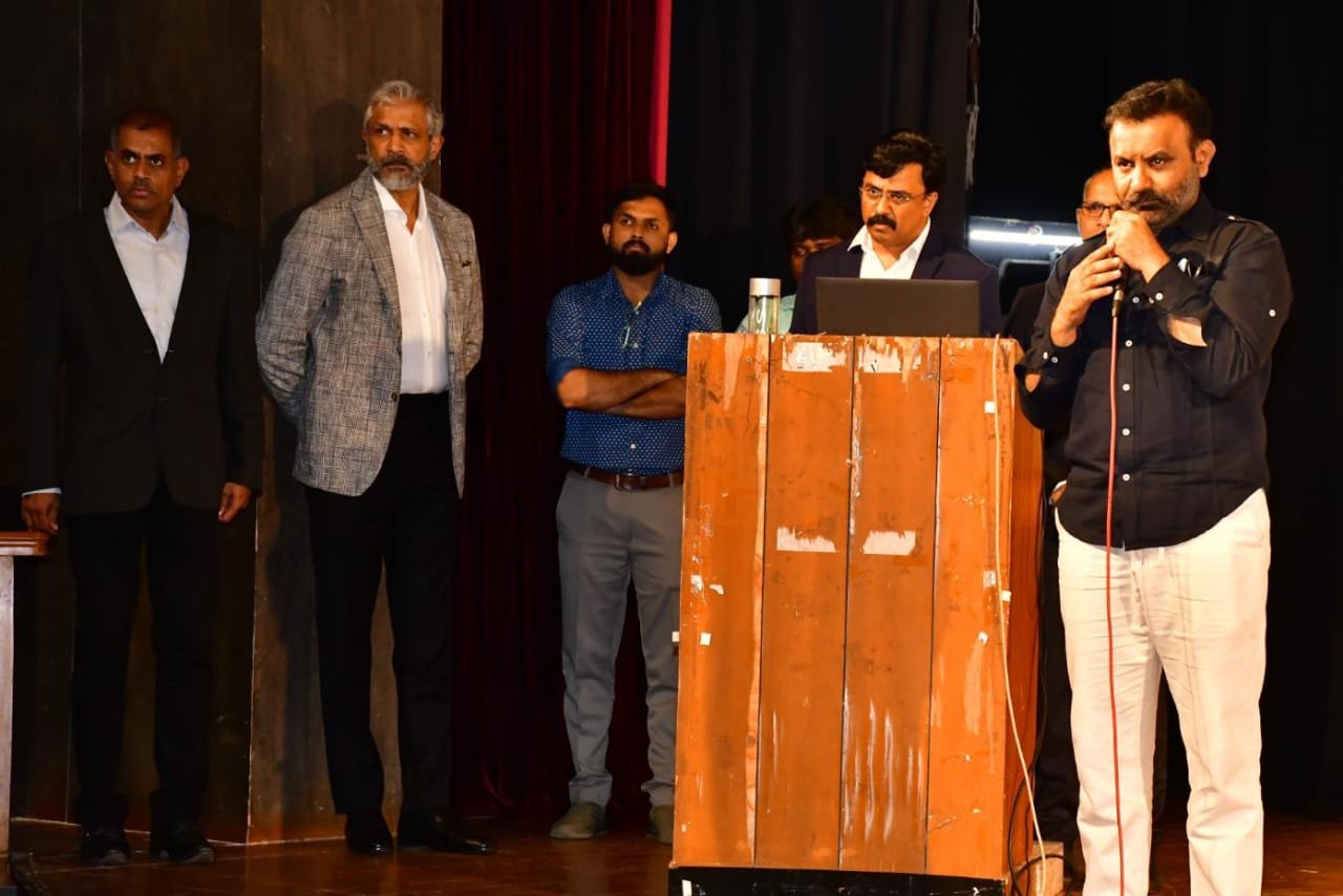 ಅವಳಿ ನಗರದಲ್ಲಿ ಸುಗಮ ಸಂಚಾರಕ್ಕಾಗಿ ಇ.ಆರ್.ಟಿ. ಬಸ್ ಸೇವೆ; ಜನಪ್ರತಿನಿಧಿಗಳ, ಸಾರ್ವಜನಿಕರ ಅಭಿಪ್ರಾಯಕ್ಕೆ ಮನ್ನಣೆ: ಜಿಲ್ಲಾ ಉಸ್ತುವಾರಿ ಸಚಿವ ಸಂತೋಷ ಲಾಡ್.
