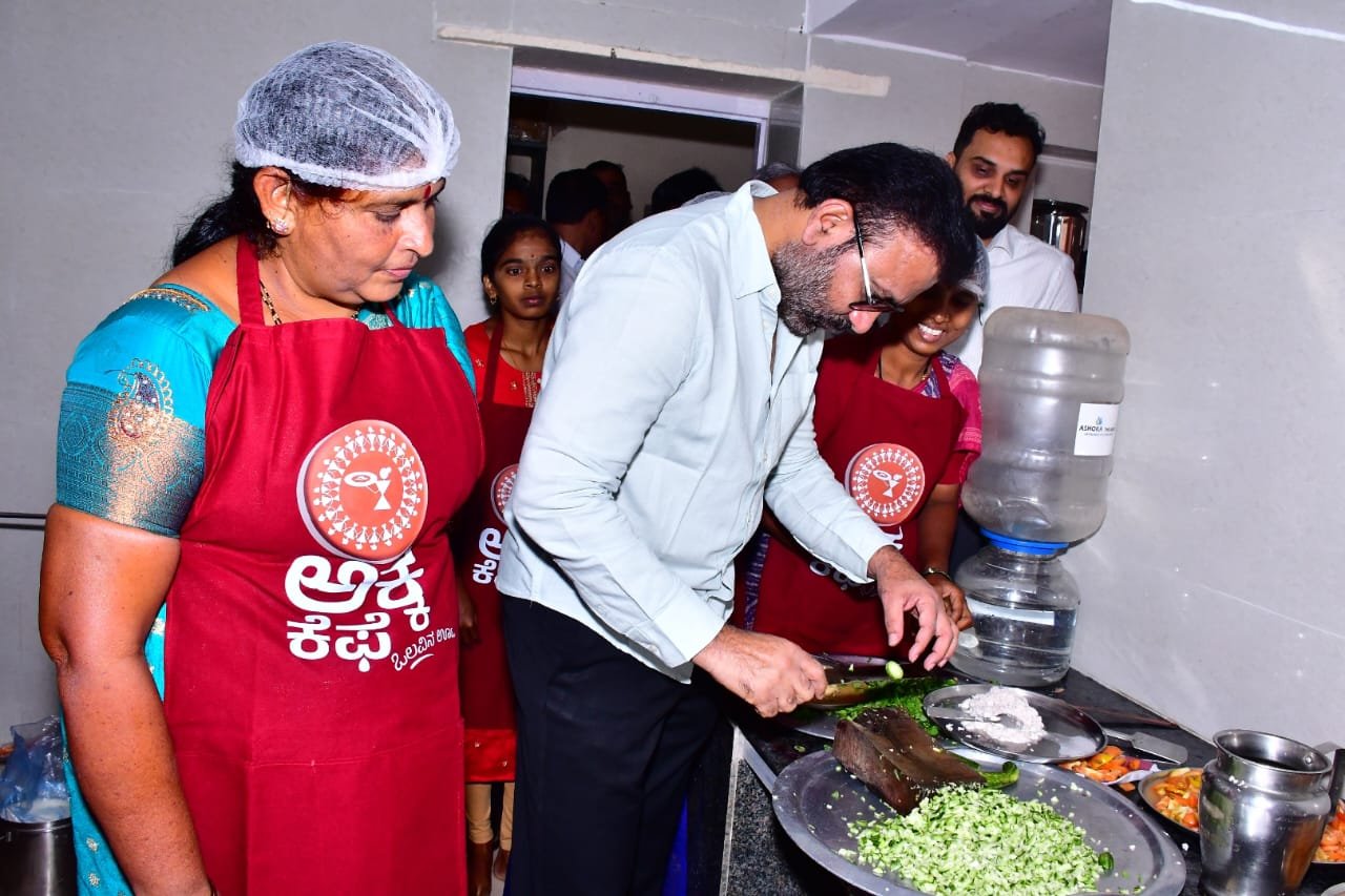 ಅಕ್ಕ-ಕಫೆ ಉದ್ಘಾಟಿಸಿದ ಜಿಲ್ಲಾ ಉಸ್ತುವಾರಿ ಸಚಿವ ಸಂತೋಷ್‌ ಎಸ್‌ ಲಾಡ್‌