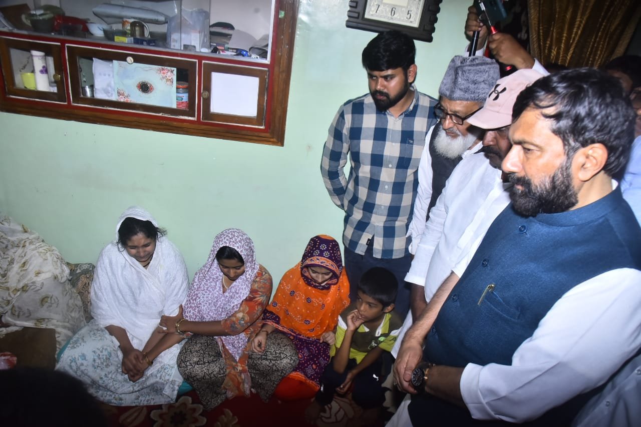 ಸೌದಿ ಅರೇಬಿಯಾ ಬಸ್‌ ದುರಂತ: ಕರ್ನಾಟಕ ವಿಧಾನ ಪರಿಷತ್ತಿನ ಸರ್ಕಾರಿ ಮುಖ್ಯ ಸಚೇತಕರಾದ ಸಲೀಂ ಅಹ್ಮದ್ ಅವರಿಂದ ಕುಟುಂಬಸ್ಥರಿಗೆ ಸಾಂತ್ವನ