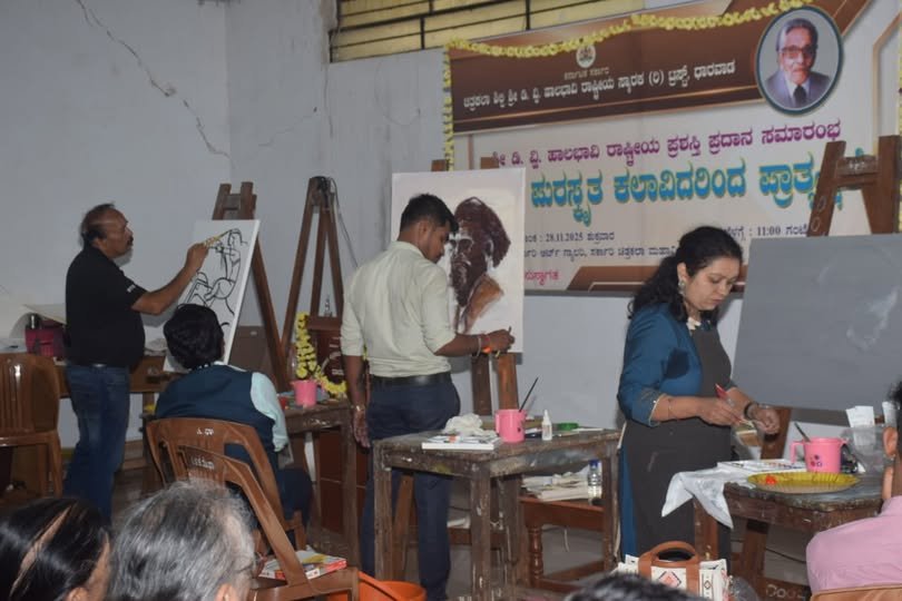 ಚಿತ್ರಕಲಾಶಿಲ್ಪಿ ಶ್ರೀ ಡಿ.ವ್ಹಿ. ಹಾಲಭಾವಿ ಪ್ರಶಸ್ತಿ ಪುರಸ್ಕøತ ಕಲಾವಿದರಿಂದ ಜರುಗಿದ ಪ್ರಾತ್ಯಕ್ಷಿಕೆ