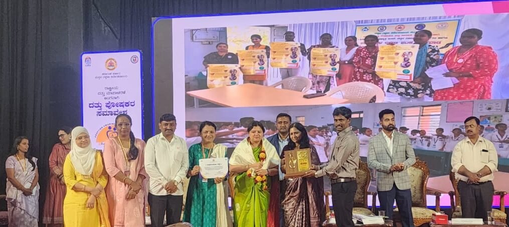 ರಾಷ್ಟ್ರೀಯ ದತ್ತು ಮಾಸಾಚರಣೆ ಅಂಗವಾಗಿ ಅತ್ಯುತ್ತಮವಾಗಿ ಅರಿವು ಮತ್ತು ಜಾಗೃತಿ ಕಾರ್ಯಕ್ರಮಗಳನ್ನು ಹಮ್ಮಿಕೊಂಡಿರುವ ಧಾರವಾಡ ಜಿಲ್ಲೆಯ ಜಿಲ್ಲಾ ಮಕ್ಕಳ ರಕ್ಷಣಾ ಘಟಕಕ್ಕೆ ಪ್ರಥಮ ಸ್ಥಾನ