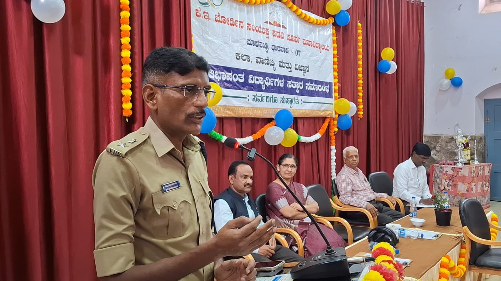 ಜೀವನದ ಗುರಿ ಸಾಧಿಸಲು ಮೊಬೈಲ್ ಬಿಡಿ : ಮಹಾನಿಂಗ ನಂದಗಾoವಿ