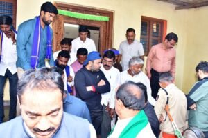District In-charge Minister Santosh Lad visited Inamveerapur village