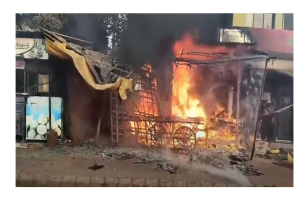 ಮಾಳಮಡ್ಡಿಯಲ್ಲಿ ಮೂರು ಅಂಗಡಿಗಳು ಸುಟ್ಟು ಕರಕಲು.