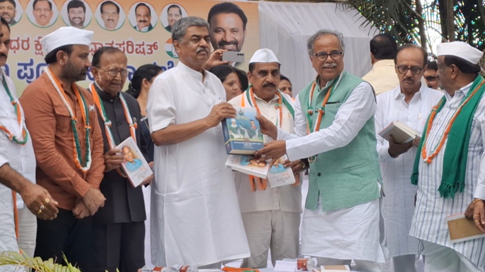 ಕಸಾಪ ಅಧ್ಯಕ್ಷ ಕಾಂಗ್ರೆಸ್ ಗೆ ಸೇರ್ಪಡೆ
